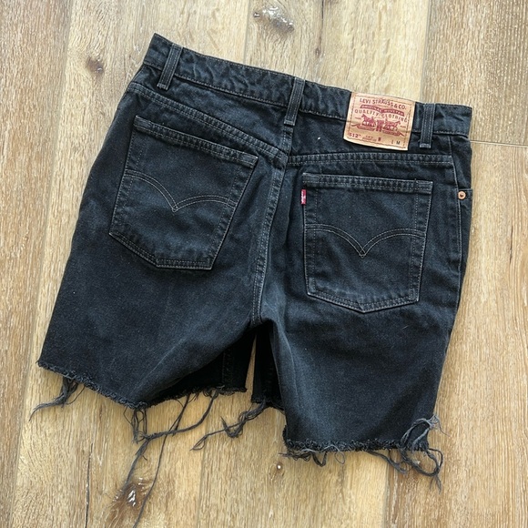 Vintage Levi black distressed hem denim shorts - Picture 1 of 3